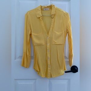 Bella dahl button down shirt yellow